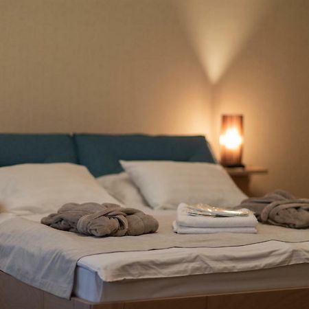 Golden Nugget Apartment Tbiliszi Kültér fotó